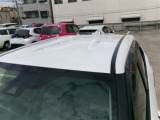 ルーフは目立つキズやへこみなどはない状態です。