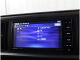 AM/FM・フルセグTV視聴・CD・DVD/SD再生機能付き、シンプルな操作で様々なオーディオを楽しめます