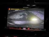 【バックカメラ】運転席から画面上で安全確認ができます。駐車が苦手な方にもオススメな便利機能です。
