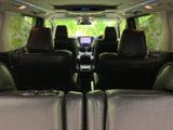 後方の状況を映像で確認できるバックモニター。狭い場所での運転や駐車をサポートし、安全性を高めます。運転の苦手な方にもおすすめです。