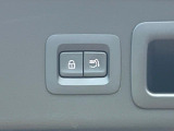 【パワーバックドア】スマートキーや運転席のボタンを押すだけでリアゲートが自動で開閉します!荷物を持っている時や、高い位置にあるバックドアを閉める際に便利な機能です♪