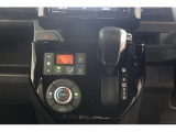 オートエアコンで快適な車内温度をキープ。