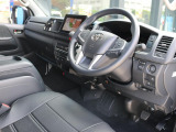 シンプルで操作しやすい運転席です♪