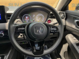 インテリアに合わせたデザインのステアリングは、運転される方のことも考え、運転しやすい形状、大きさです。是非一度、実際に触ってお確かめください。