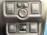【アイドリングストップ】赤信号や渋滞で停車した際にエンジンを停止し、無駄な燃料の消費を抑えます。燃費向上や環境保護につなげる機能♪エンジンはブレーキを離せば再始動します。