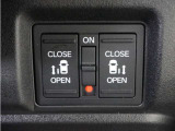 ◆両側電動スライドドア◆狭い駐車場でも乗り降りが楽々♪お子様が隣の車にドアを当ててしまう心配もございません!小さなお子様連れの方もこれで安心。