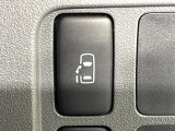 【パワースライドドア】スマートキーや運転席のスイッチでスライドドアの開閉が可能♪電動だから力を入れてドアを開ける必要が無く、小さいお子様でも、重い荷物を持っている時もラクに開け閉めできます♪