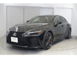 レクサス車らしい細部までこだわった高級感と見る人を一目で虜にするエモーショナルな魅力を持ち合わせております。