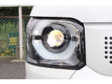 LEDヘッドライトで夜間の視認性も高く、更にオートライト搭載で、車外の明るさを感知し自動でライトを点消灯します。またエンジンOFFにすれば一緒に消灯し、消し忘れやトンネル走行時などに非常に重宝します!
