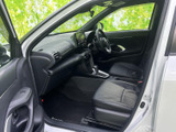 シンプルで機能的なコクピット。運転に必要な情報を的確に表示し、安全運転をサポートします。快適なドライブを約束する空間です。