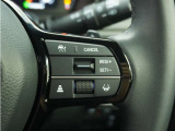 ◆アダプティブクルーズコントロール◆予め設定した車速内でクルマが自動的に加減速。前走車との適切な車間距離を維持しながら追従走行します。【LKAS】車線維持支援システムでステアリング操作を支援。