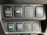 【パワーバックドア】スマートキーや運転席のボタンを押すだけでリアゲートが自動で開閉します!荷物を持っている時や、高い位置にあるバックドアを閉める際に便利な機能です♪