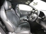 スタイリッシュな室内で運転もしやすいです♪使い勝手の良い配置も考えられています!!