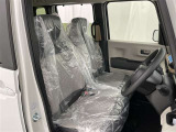 高いホールド性で運転姿勢が安定します。長距離ドライブでも疲れにくいのが魅力です。快適なドライビングライフをお送りください♪