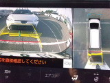 パノラミックビューモニター&バックモニター♪車両の前後左右に搭載した4つのカメラの映像を合成し、車を真上から見ているような映像を表示♪