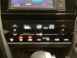 オートエアコンがついてますので、お好みの温度をセットするだけで風の強さや風量を自動で調整します。スイッチも簡単操作で快適に過ごせます。