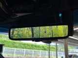 【デジタルインナーミラー】後席の大きな荷物や同乗者で後方が確認しづらい時でも安心!カメラが撮影した車両後方の映像をルームミラー内に表示。クリアな視界で状況の確認が可能です!