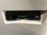 ETC車載器搭載しております。高速道路も料金支払いレーンに並ばず通過でき、とても便利です。ETCカードもお車購入時に入会する事ができます。お気軽にお問い合わせ下さい。