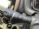 雨天時でもクリアな視界を確保できるワイパーレバー。運転に必要な情報を的確に伝え、安全運転をサポートします。