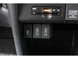スマートフォンなどの音楽再生が可能なUSB接続ジャック装備車両です♪♪♪