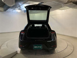 バックドアを上げた状態です。シートのアレンジ次第で荷室のスペースが変わります!用途に合わせて快適な室内を?