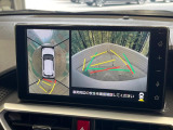 【パノラミックビューモニター】専用のカメラにより、上から見下ろしたような視点で360度クルマの周囲を確認することができます☆死角部分も確認しやすく、狭い場所での切り返しや駐車もスムーズに行えます。