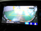 バックカメラの画像です。ガイドラインがスムースな車庫入れをサポートいたします。車庫入れの安心感がアップしますね。
