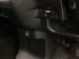 自社整備工場で点検整備をおこなってからお渡ししています。車検が残っている場合は『12ヶ月点検整備』を、車検整備付きの場合は『車検整備』をおこないます。整備費用は車両本体価格に含まれています。