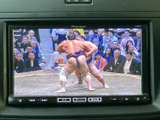 停車中には、地デジTVをお楽しみいただけます。長距離移動の際の休憩時間に、ニュースや番組をチェックするのに最適です。