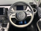 【純正革巻きステアリング】上質な革を使用することで、手にしっかり馴染みとても運転しやすいハンドルです♪