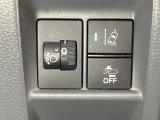 ハンドルの右側にはヘットライトリベライザーとHondaセンシング用のメインスイッチがついています。ヘッドライトリベライザーは道路状況や積荷の加重に応じてライトの高さを調節できます。