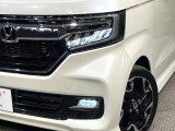 【シーケンシャルターンランプ付きLEDヘッドライト】人気の『流れるウィンカー』付きのLEDヘッドライトを装備♪高級感はもちろん、点灯時は存在感たっぷりで他車からも認識されやすく安心です。