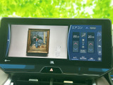 移動中の待ち時間を有効活用できるTV機能。停車中に映像を楽しんで、リラックスしたひとときをお過ごしください。