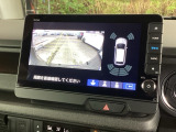 バックも安心のバックカメラ付いています。バックカメラがあると、いつでも安全にバックできますね。死角も減ります。