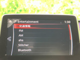 お気に入りの音楽で、ドライブを盛り上げましょう。多彩な接続方法に対応し、快適なオーディオ体験を実現します。心地よい音楽空間です。