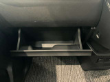 車検証入れになどにも使える便利な収納BOXあります。