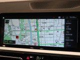 【純正ナビゲーション】BMWのナビゲーションは操作性も良く、詳細な地図情報と交通状況を見やすく表示し、快適なドライビングをサポートしながら目的地までナビゲートします。