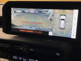 【パノラミックビューモニター】専用のカメラにより、上から見下ろしたような視点で360度クルマの周囲を確認することができます☆死角部分も確認しやすく、狭い場所での切り返しや駐車もスムーズに行えます。