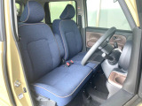 運転席まわりには十分なスペースがあり、大柄な方でもゆったり運転していただける環境です。