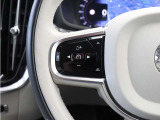 前方車を自動追従するアダプティブクルーズコントロールに加え、ステアリング操舵も行う進化型クルーズ『パイロットアシスト』を搭載。車体を車線内へと適正に維持しつつ先行車を忠実に追従します。