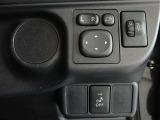 電動格納式ドアミラーを装備しています。