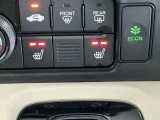運転席/助手席シートヒーターで寒い日もすぐに温かくなり快適に過ごせます。2段階の温度調整が可能です