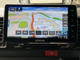 見やすい地図画面で、運転中でもスムーズなナビゲーションが可能です。目的地までのルートを的確に表示し、安全運転をサポートします。