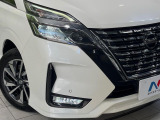 【LEDヘッドライト】悪天候や夜間走行時も良好な視界を確保し安心して運転できる高輝度LEDヘッドライトを装備!点灯速度が早く、消費電力も抑えられています。