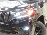 LEDヘッドライトです。デザイン性がよくとても明るいので、夜間の走行や悪天候でも安心です。しかも長寿命!