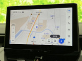 見やすい地図表示で、目的地へのナビゲーションをスムーズに行えます。高精細な画面が、より正確な情報を提供します。