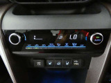 フロントオートエアコン装備ですので常にお好みの温度に調整ができ車内を快適な空間に保ってくれます。