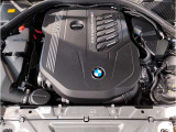 【BMWエンジン】革新的なガソリン・エンジン・テクノロジーによる高性能かつ高効率。レスポンスの良いパワーを発揮。常にスムーズな吸気を実現しアクセル開度にダイレクトに反応しドライビングを楽しく演出。