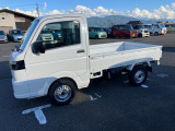 清潔な中古車展示場で皆様のご来店をお待ちしています。