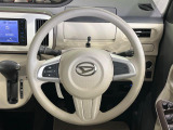インテリアに合わせたデザインのステアリングは、運転される方のことも考え、運転しやすい形状、大きさです。是非一度、実際に触ってお確かめください。